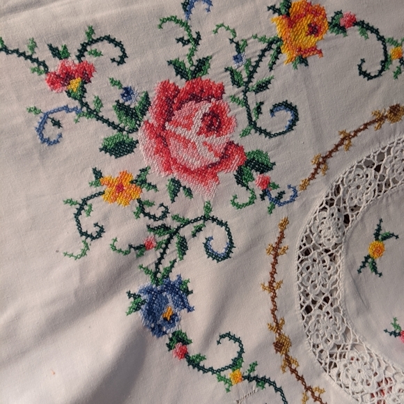 Handmade Italian Lace Bed Cover Embroidered - Picture 6 of 7